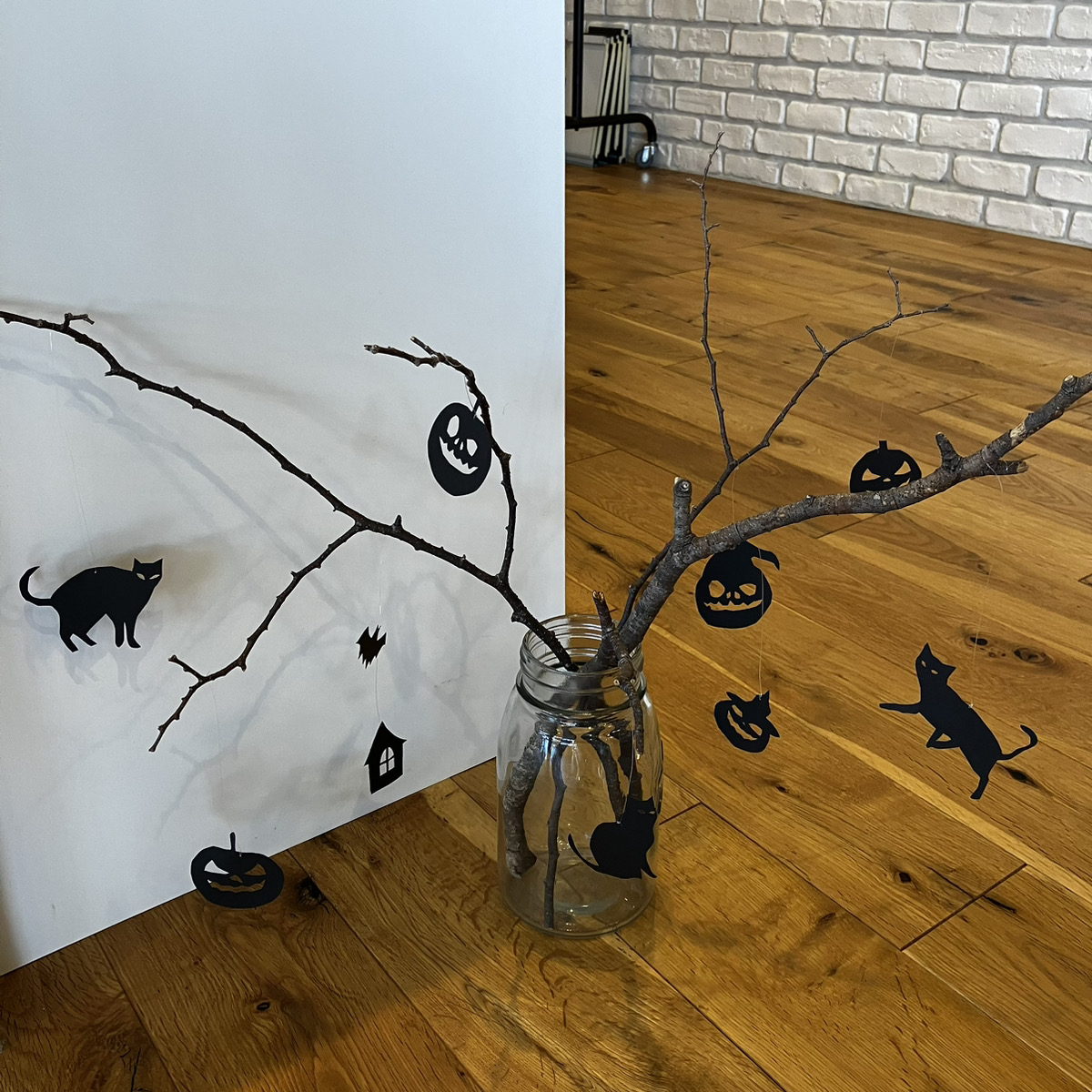 10月の玄関モビール　須﨑