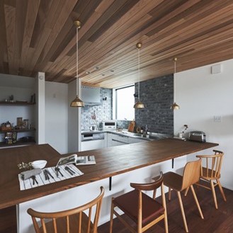 木の素材感を家に　坂口